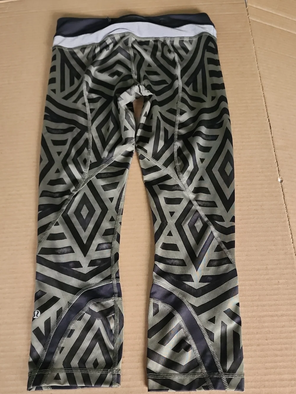 Lululemon Run: Inspire Crop II *Geometric Olive Green & Black Cropped Leggings